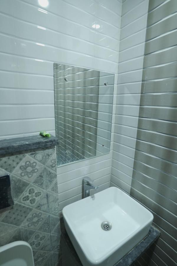 ניו דלהי Hotel Leo Continental מראה חיצוני תמונה