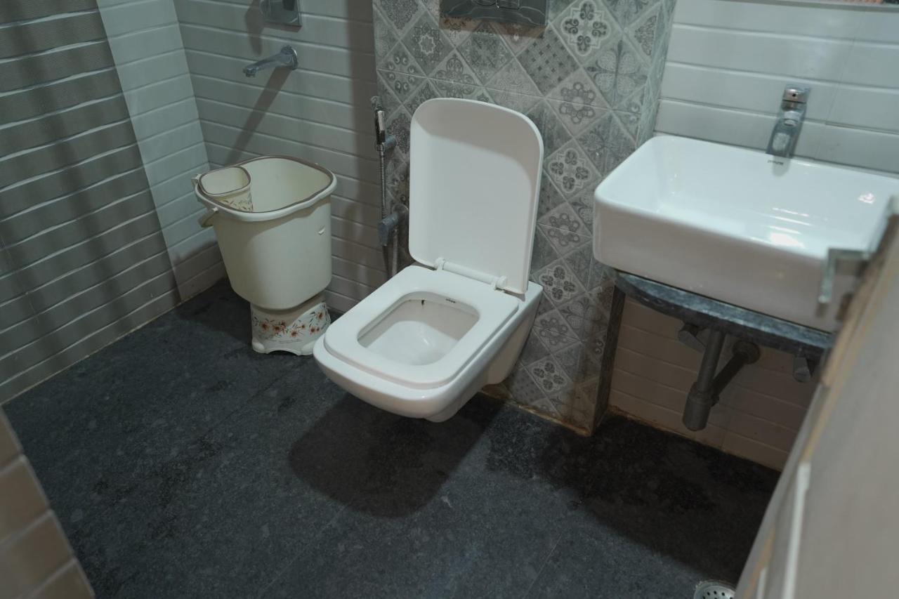ניו דלהי Hotel Leo Continental מראה חיצוני תמונה