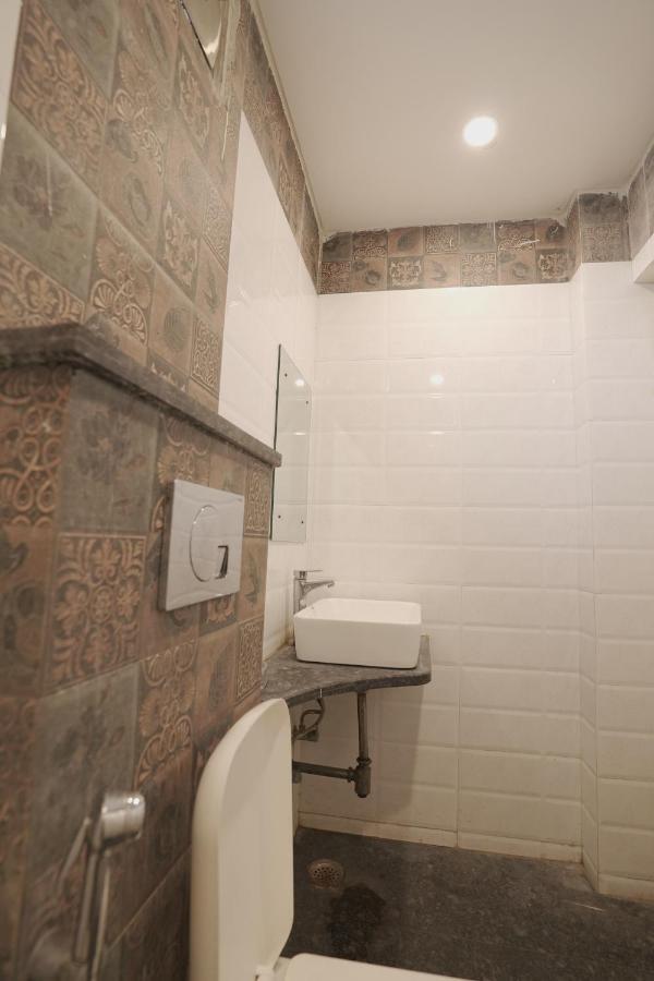 ניו דלהי Hotel Leo Continental מראה חיצוני תמונה