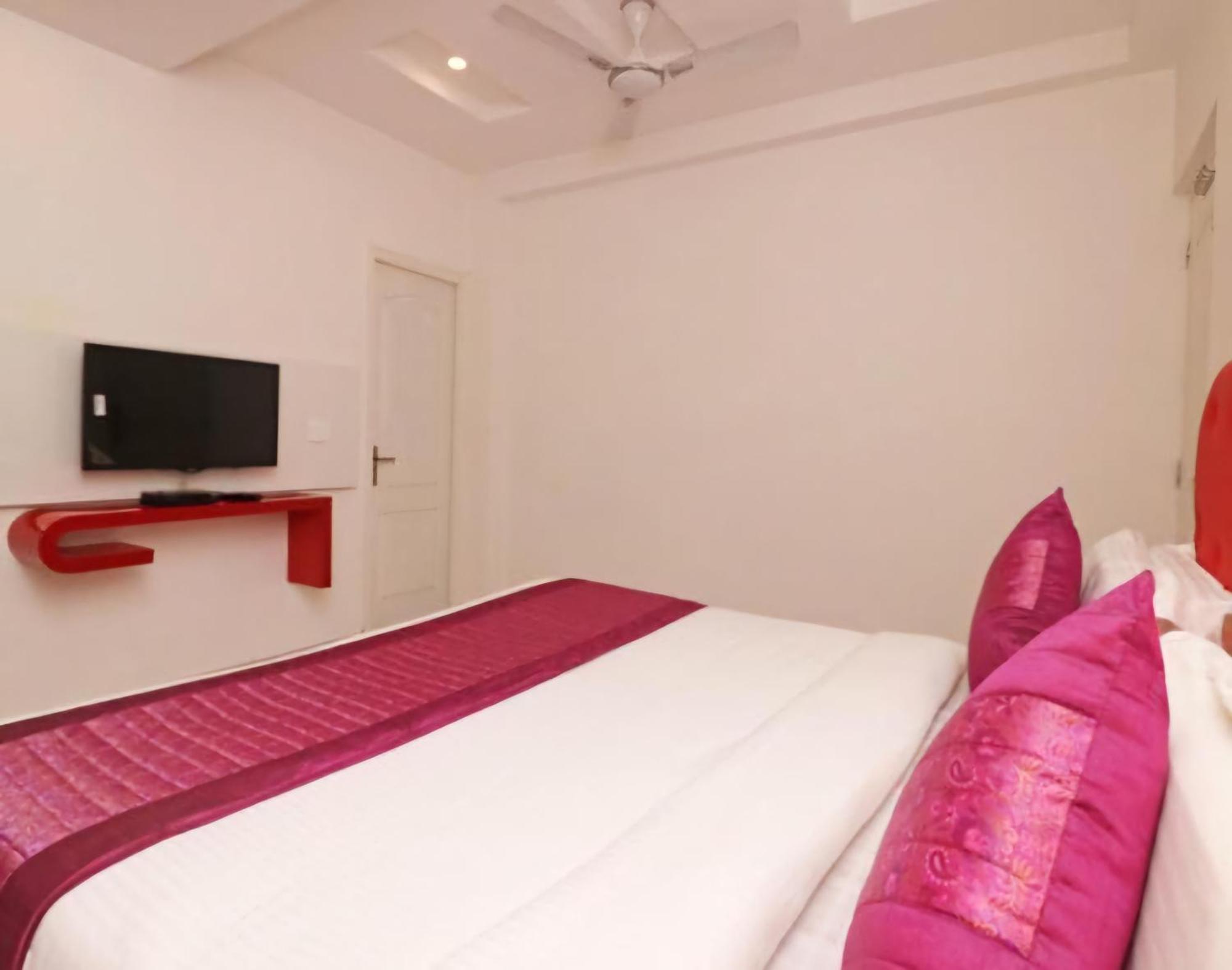ניו דלהי Hotel Leo Continental מראה חיצוני תמונה