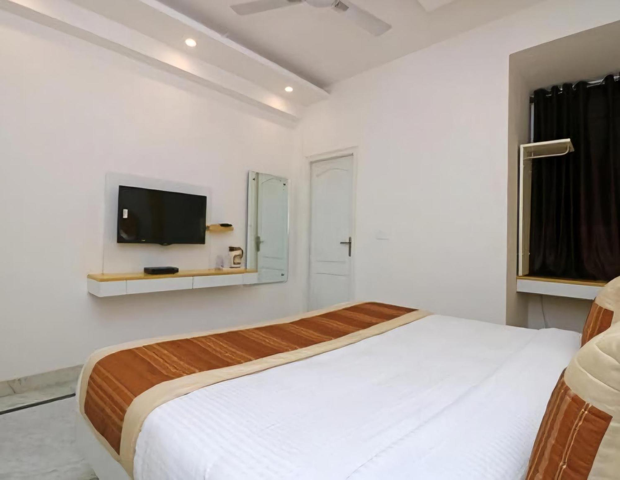 ניו דלהי Hotel Leo Continental מראה חיצוני תמונה